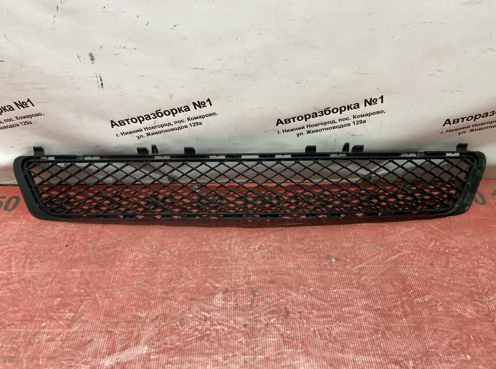 Решетка в бампер передняя Mercedes-Benz W212 A2128850523 контрактная