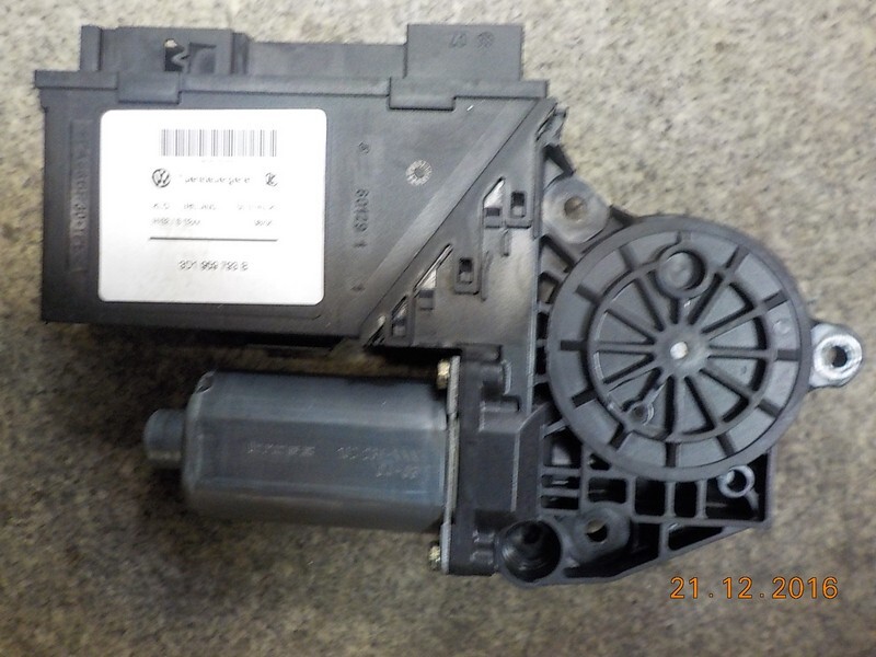Моторчик стеклоподъемника передний левый Volkswagen Touareg 2004 AXQ 4.2 7L0959701B Б/У
