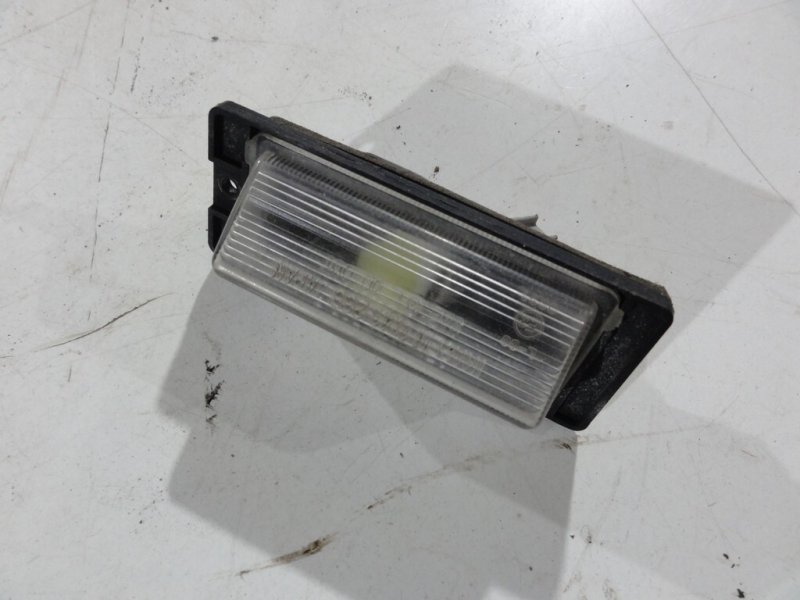 Подсветка номера Mitsubishi Lancer 2004 CS9 4G18 MR485699 Б/У