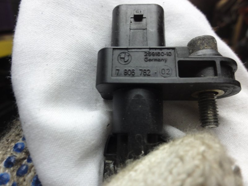 Датчик положения коленвала BMW X5 E70 N57D30B Датчик положения коленвала BMW X5 E70 N57D30B