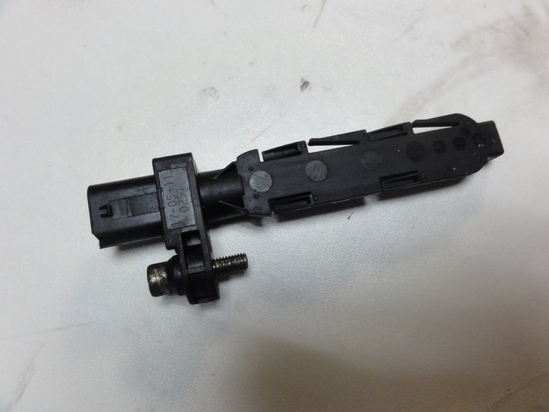 Запчасть датчик положения коленвала BMW X5 2010 E70 N57D30B 13627806782 Б/У Датчик положения коленвала BMW X5 2010 E70 N57D30B 13627806782 Б/У