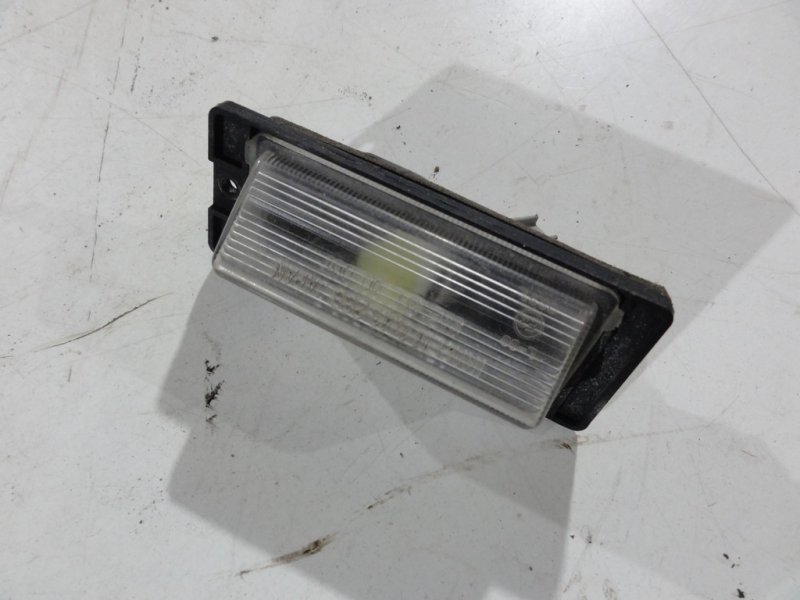 Подсветка номера Mitsubishi Lancer 2004 CS9 4G18 MR485699 Б/У