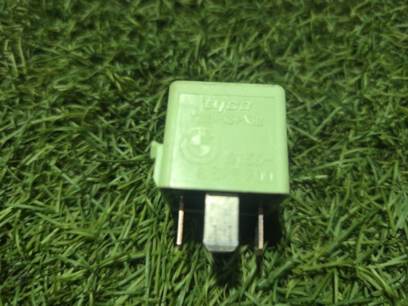Запчасть реле BMW X3 2004 E83 M54B30 61368373700 контрактная Реле BMW X3 2004 E83 M54B30 61368373700 контрактная