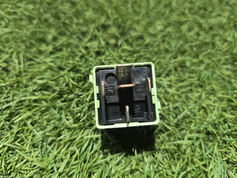 Реле X3 2004 E83 M54B30 Реле X3 2004 E83 M54B30