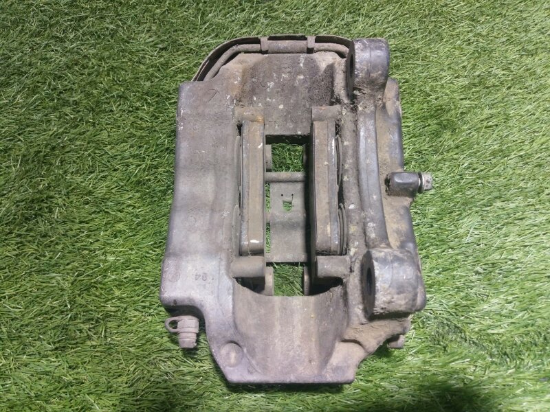 Суппорт тормозной задний правый Volkswagen Touareg AXQ 4.2