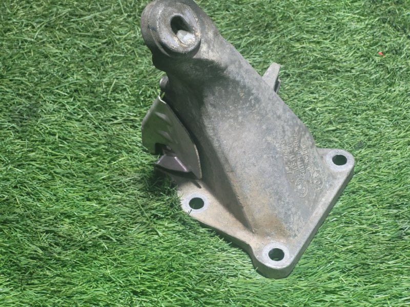 Кронштейн двигателя правый 3 2003 E46 N42B20AB