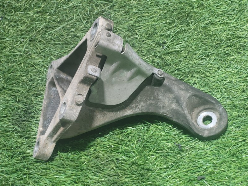 Кронштейн двигателя правый BMW 3 E46 N42B20AB