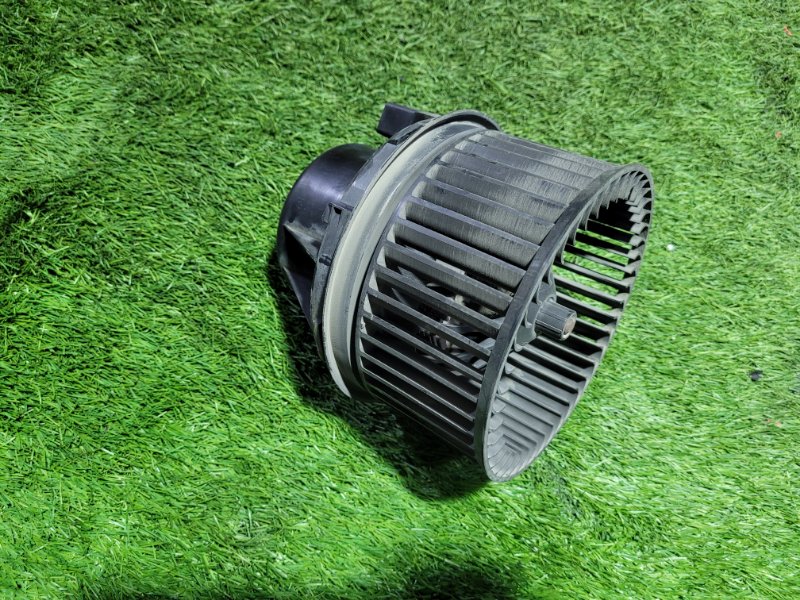 Моторчик отопителя печки Ford Focus 2 2006 седан 1 1379568 контрактная