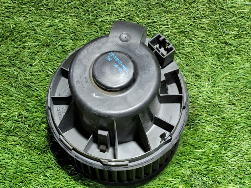 Моторчик отопителя печки Ford Focus 2 седан 1