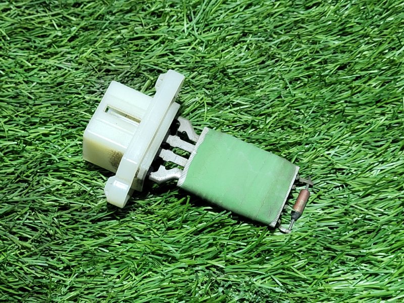 Резистор отопителя (реостат Ford Focus 2 2006 седан 1 1855157 контрактная