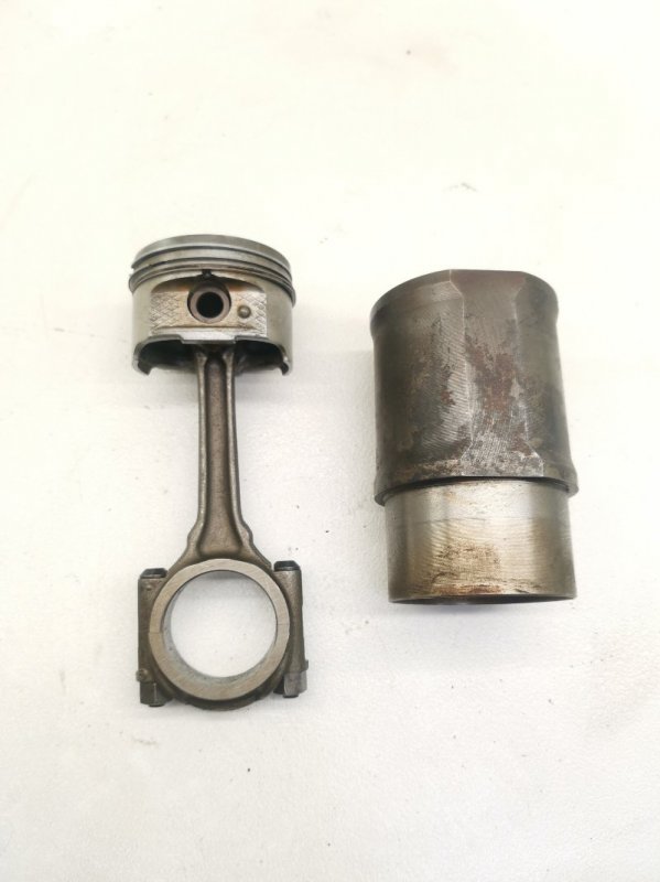Поршень Peugeot 206 KFW Поршень Peugeot 206 KFW
