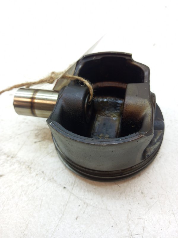 Поршень Bmw X5 E53 M54B30 Поршень Bmw X5 E53 M54B30