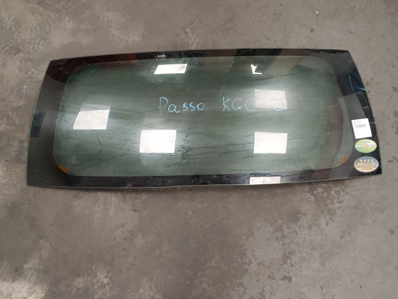 Стекло Toyota Passo KGC10 1KRFE заднее