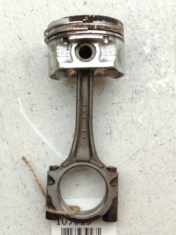 Поршень с шатуном Nissan March AK12 CR12DE