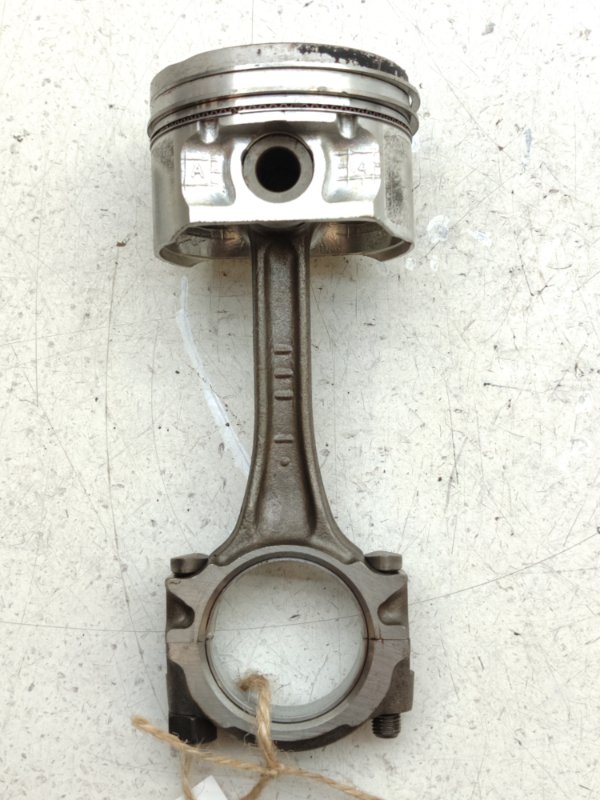 Поршень с шатуном Nissan March AK12 CR12DE