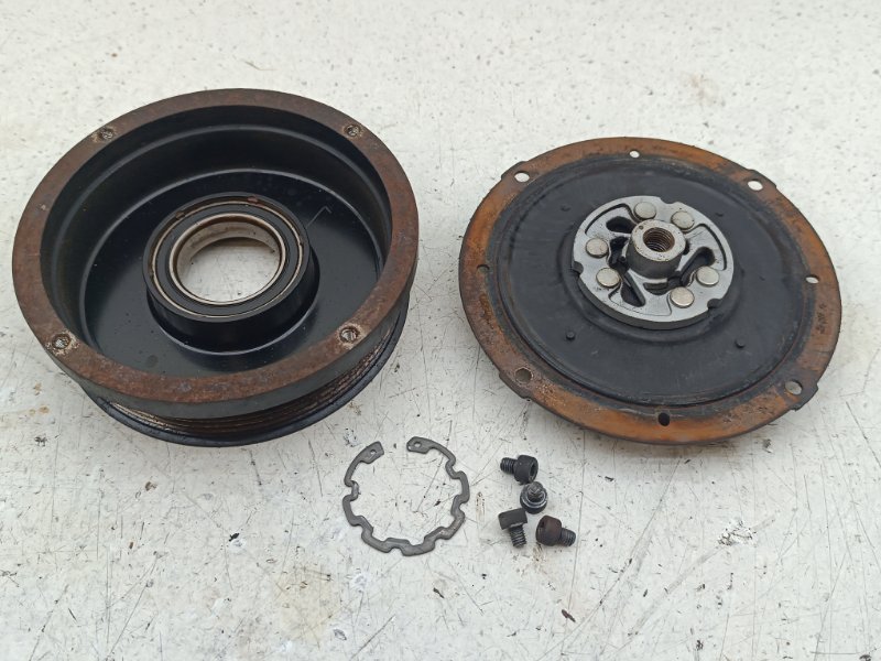 Шкив компрессора кондиционера Toyota Rav4 ZSA30 3ZRFAE