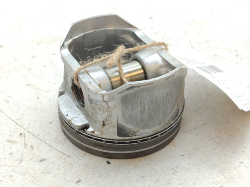 Поршень Nissan Bluebird QU14 QG18DE