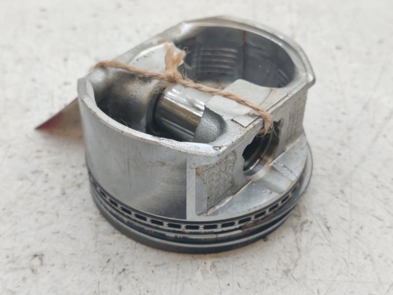 Поршень Toyota Harrier MCU10W 1MZFE правый