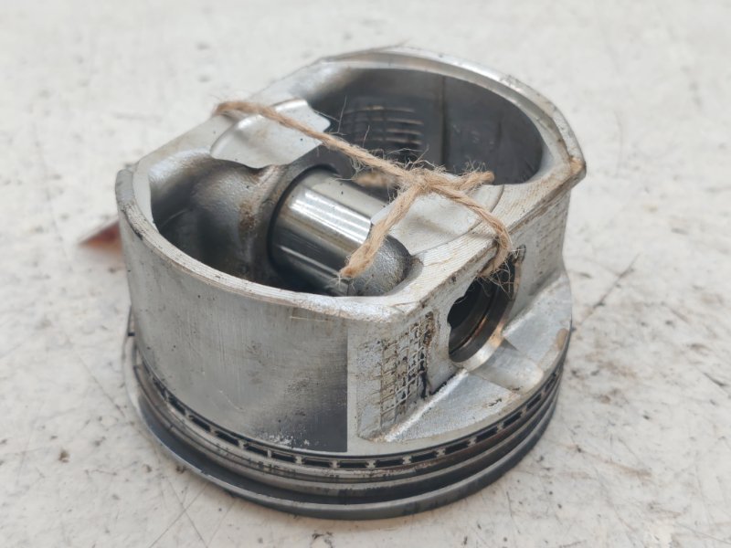 Поршень Toyota Harrier MCU10W 1MZFE правый