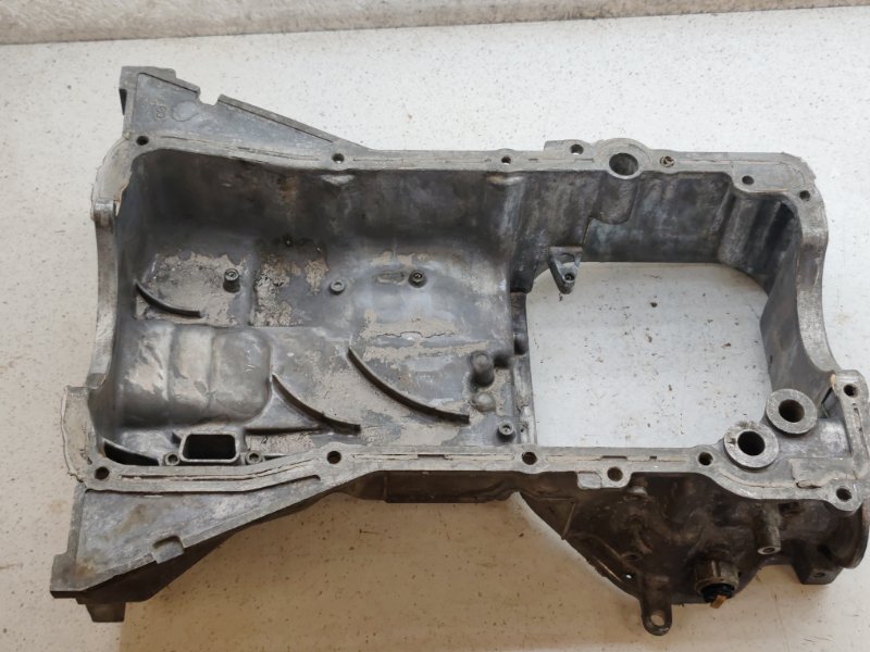 Поддон Nissan Cefiro PA32 VQ25DE