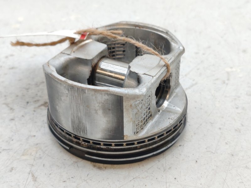 Поршень Toyota Harrier MCU10W 1MZFE правый (б/у)