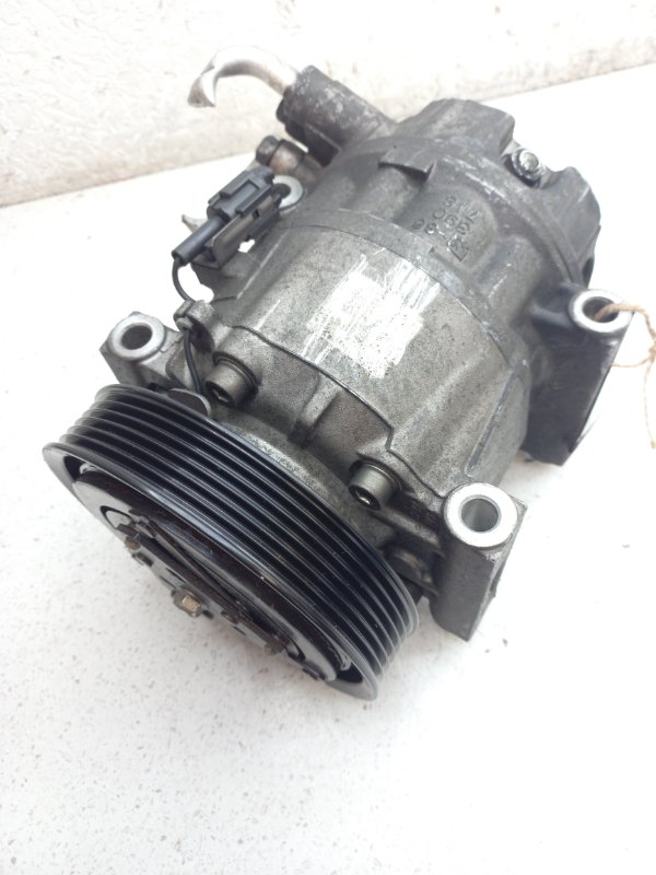 Компрессор кондиционера. Nissan Cefiro A33 VQ20DE (б/у)