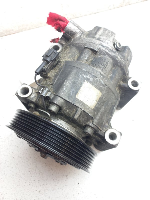 Компрессор кондиционера. Nissan Cefiro A33 VQ20DE (б/у)