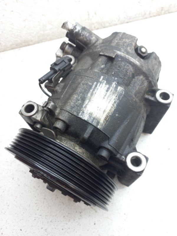 Компрессор кондиционера. Nissan Cefiro A33 VQ20DE (б/у)