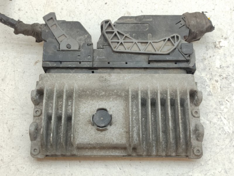Блок управления EFI Toyota Noah ZRR85 3ZRFAE (б/у)