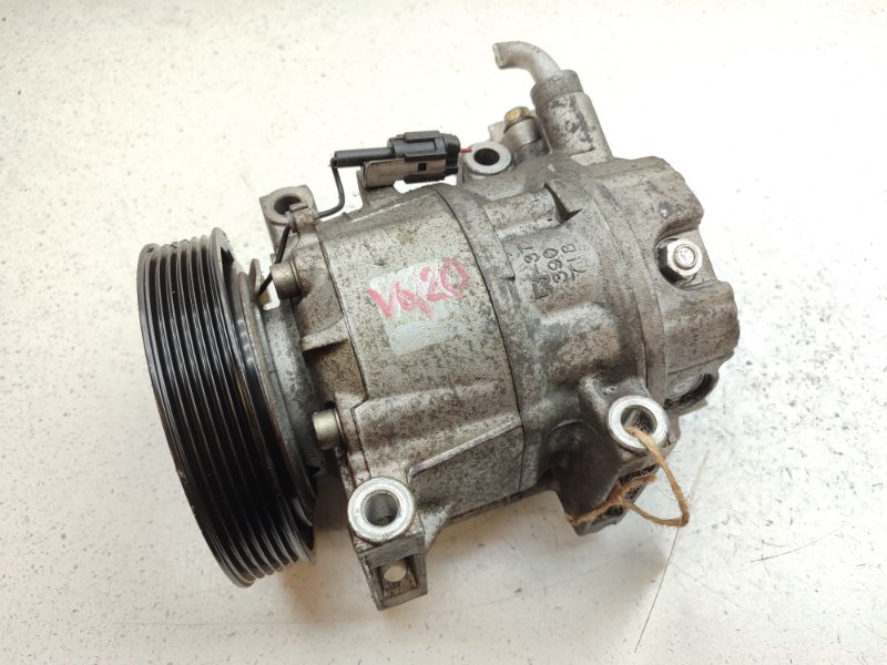 Компрессор кондиционера. Nissan Cefiro A33 VQ20DE (б/у)