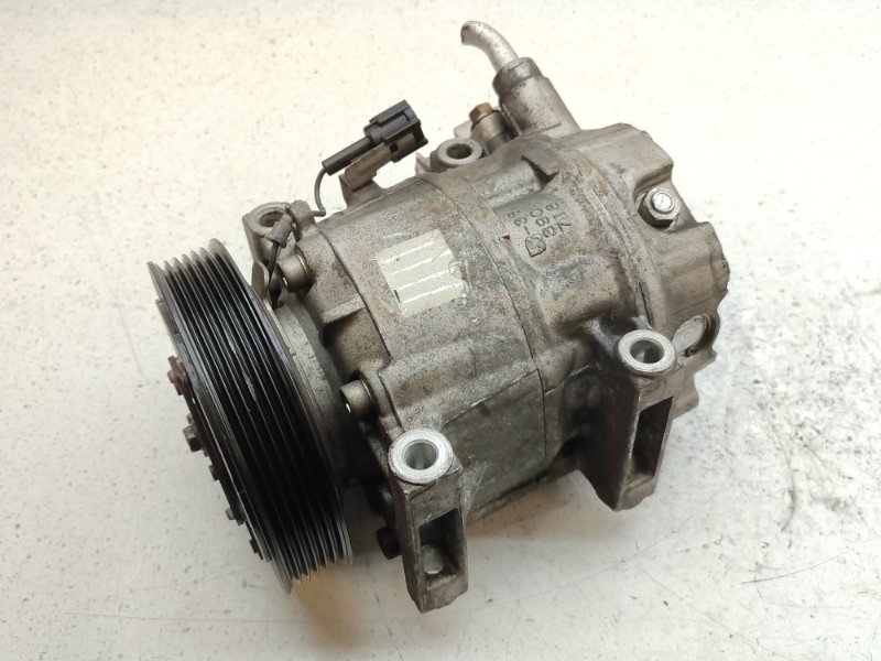 Компрессор кондиционера. Nissan Cefiro A33 VQ20DE (б/у)