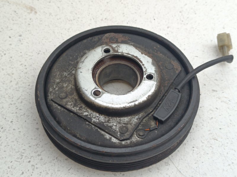 Шкив компрессора кондиционера Mazda 323 BA ZL (б/у)