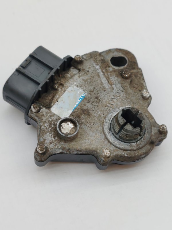 Датчик положения селектора АКПП Toyota Land Cruiser HDJ100L 1HDFTE (б/у)