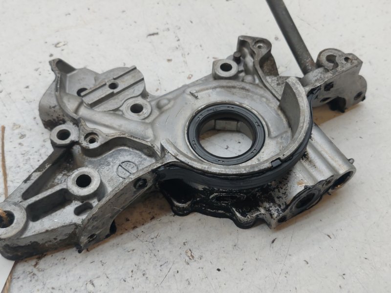 Насос масляный Mazda Demio DW3W B3 (б/у) Насос масляный Mazda Demio DW3W B3 (б/у)