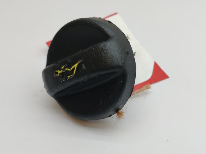 Крышка маслозаливной горловины Citroen C4 EC5 (б/у) Крышка маслозаливной горловины Citroen C4 EC5 (б/у)