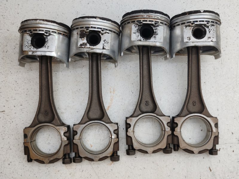 Поршень с шатуном Mazda Demio DW3W B3 (б/у) Поршень с шатуном Mazda Demio DW3W B3 (б/у)