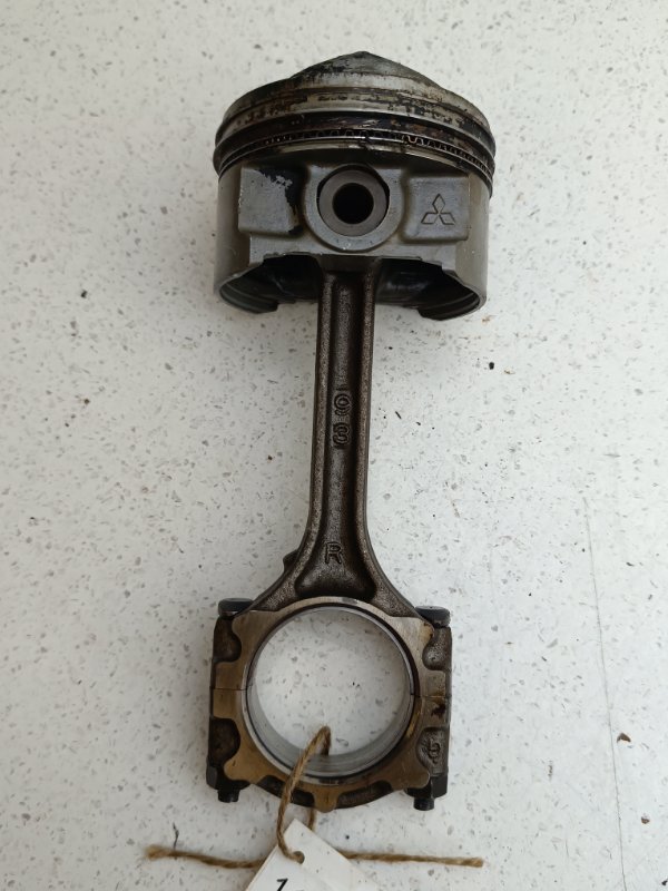 Поршень с шатуном Mitsubishi Legnum EA1W 4G93 (б/у)