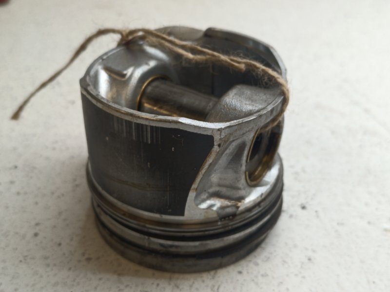 Поршень Hyundai Santa Fe CM D4EA (б/у)