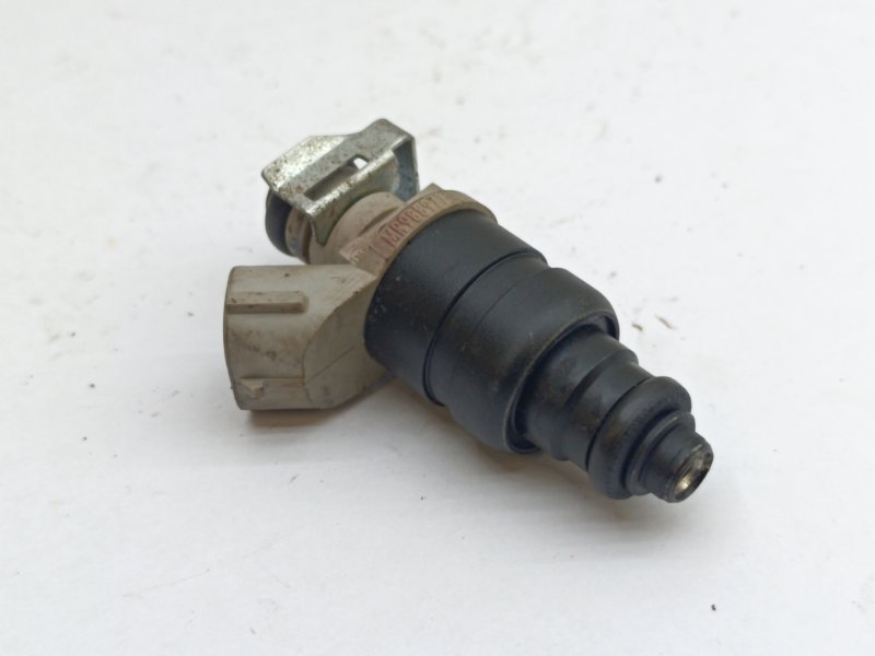 Форсунка топливная Mitsubishi Lancer CX2A 4A91 (б/у)