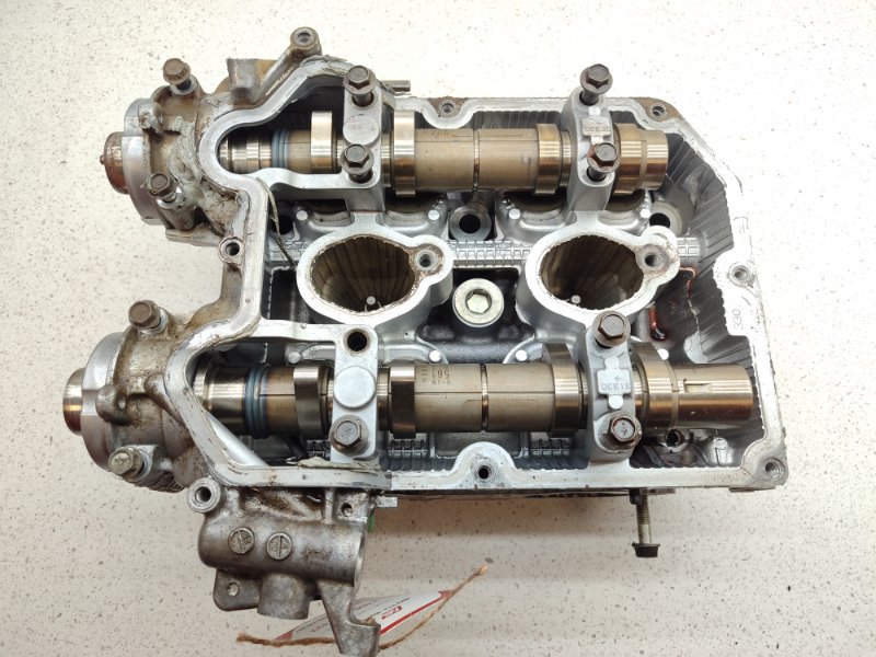 Головка блока цилиндров Subaru Legacy BL5 EJ204 правая (б/у)
