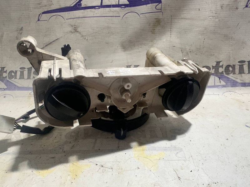 Запчасть блок печки BYD F3 2007 1.6 4G18 100 л.с. f33744200 Б/У Блок печки BYD F3 2007 1.6 4G18 100 л.с. f33744200 Б/У