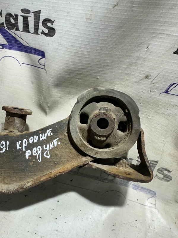 Кронштейн редуктора RX 300 1999