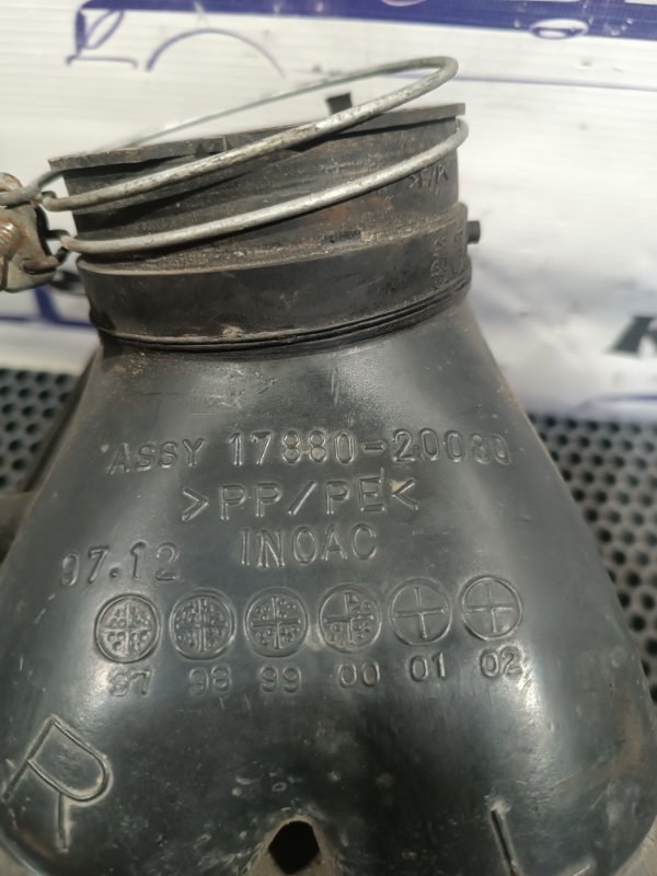 Патрубок воздушного фильтра RX 300 1999