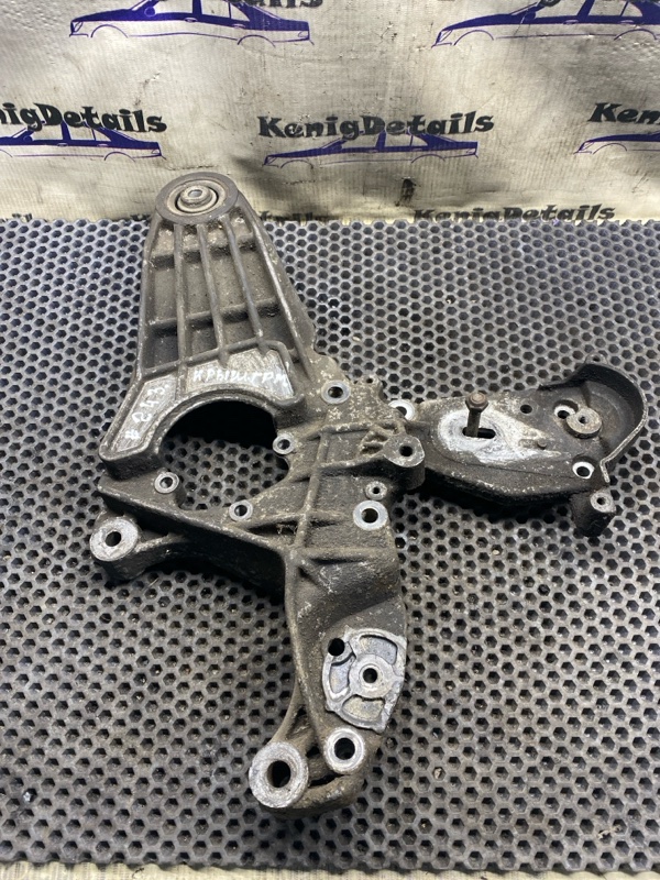 Запчасть кронштейн двигателя Alfa Romeo 146 1998 60657553 Б/У Кронштейн двигателя Alfa Romeo 146 1998 60657553 Б/У