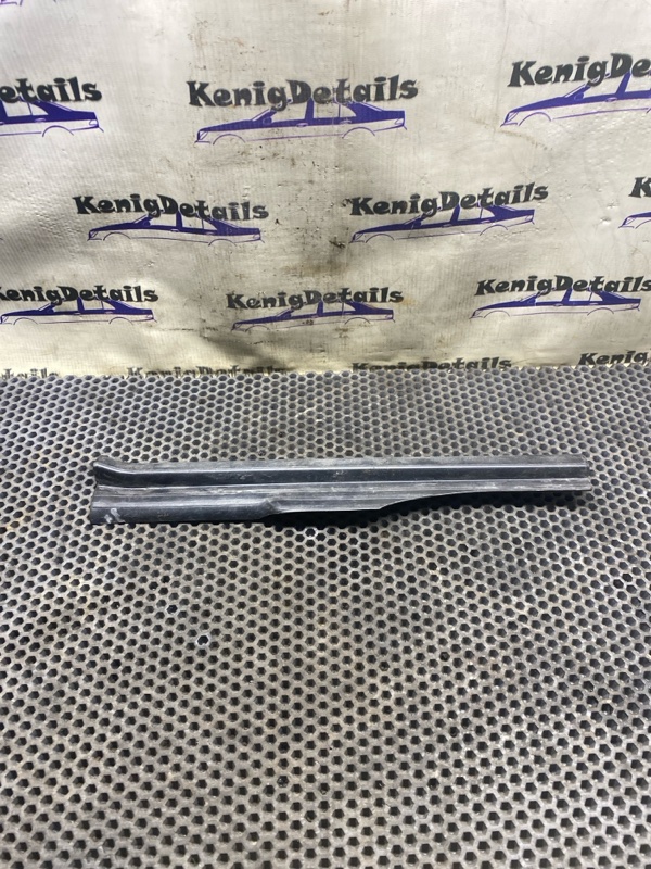Запчасть накладка на порог салона передняя правая Seat Leon 2005-2013 1P0853372 Б/У Накладка на порог салона передняя правая Seat Leon 2005-2013 1P0853372 Б/У