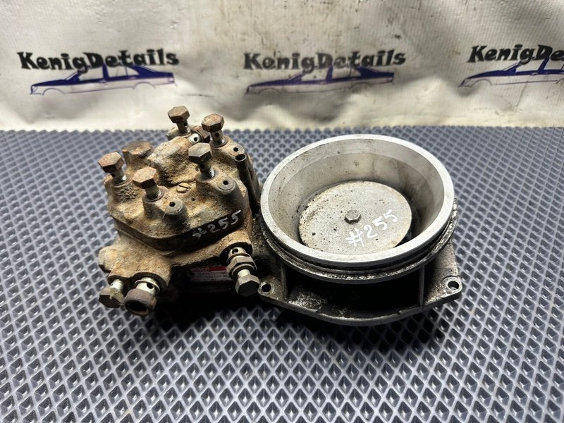 Запчасть распределитель топлива Audi 90 1986 B2 Quattro 2.2 KV 035133353AB Б/У Распределитель топлива Audi 90 1986 B2 Quattro 2.2 KV 035133353AB Б/У