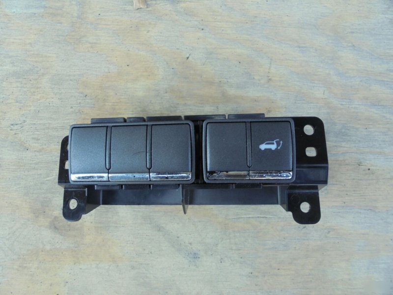 Кнопка открывания багажника INFINITY Qx56 2011 Z62 VK56VD 251401LA0A контрактная