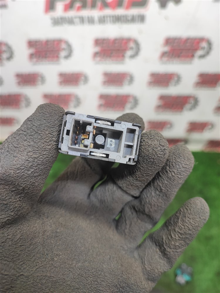 Кнопка управления сиденьем передняя правая Qx56 2011 Z62 VK56VD
