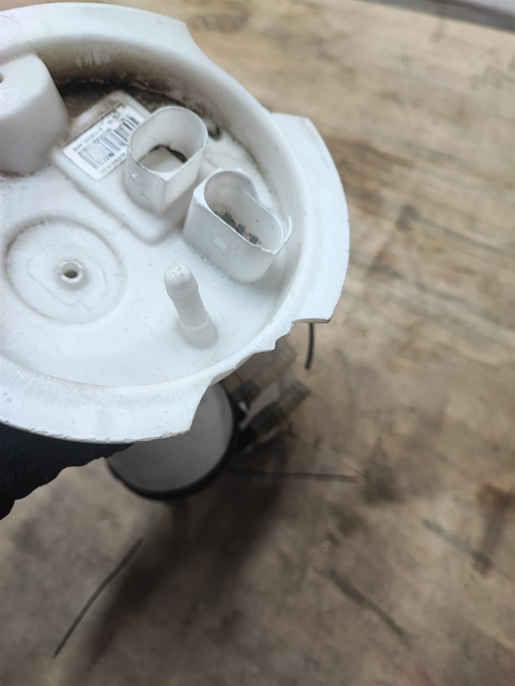 Топливный насос BMW 130i UD30 N52B30A Топливный насос BMW 130i UD30 N52B30A