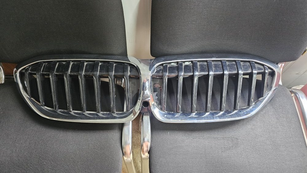 Запчасть решетка радиатора BMW 5113192976 контрактная Решетка радиатора BMW 5113192976 контрактная